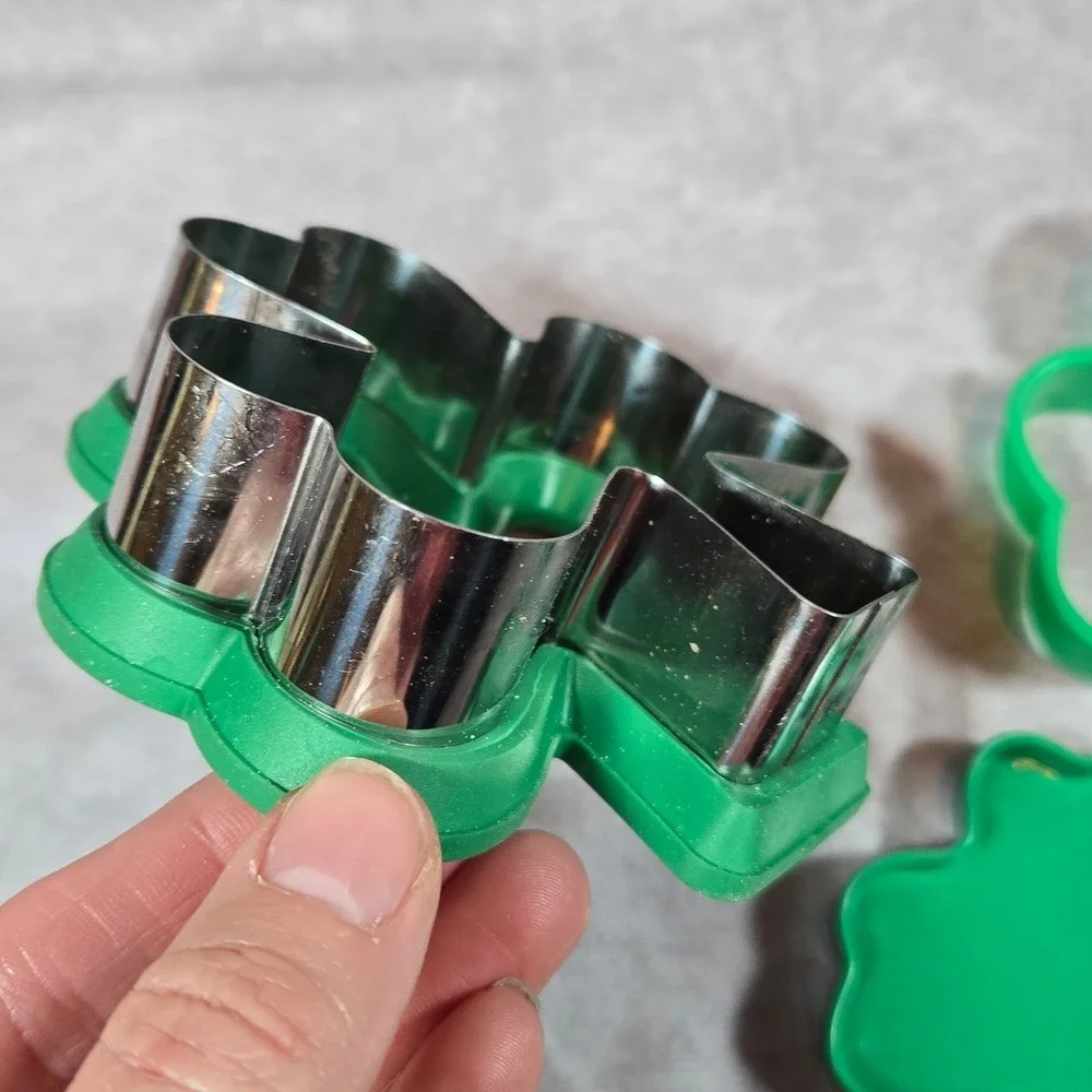 3 Leaf‎ Clover Cookie Cutters Meat Plastic Tupperware